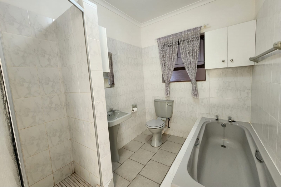 3 Bedroom Property for Sale in Wavecrest Eastern Cape